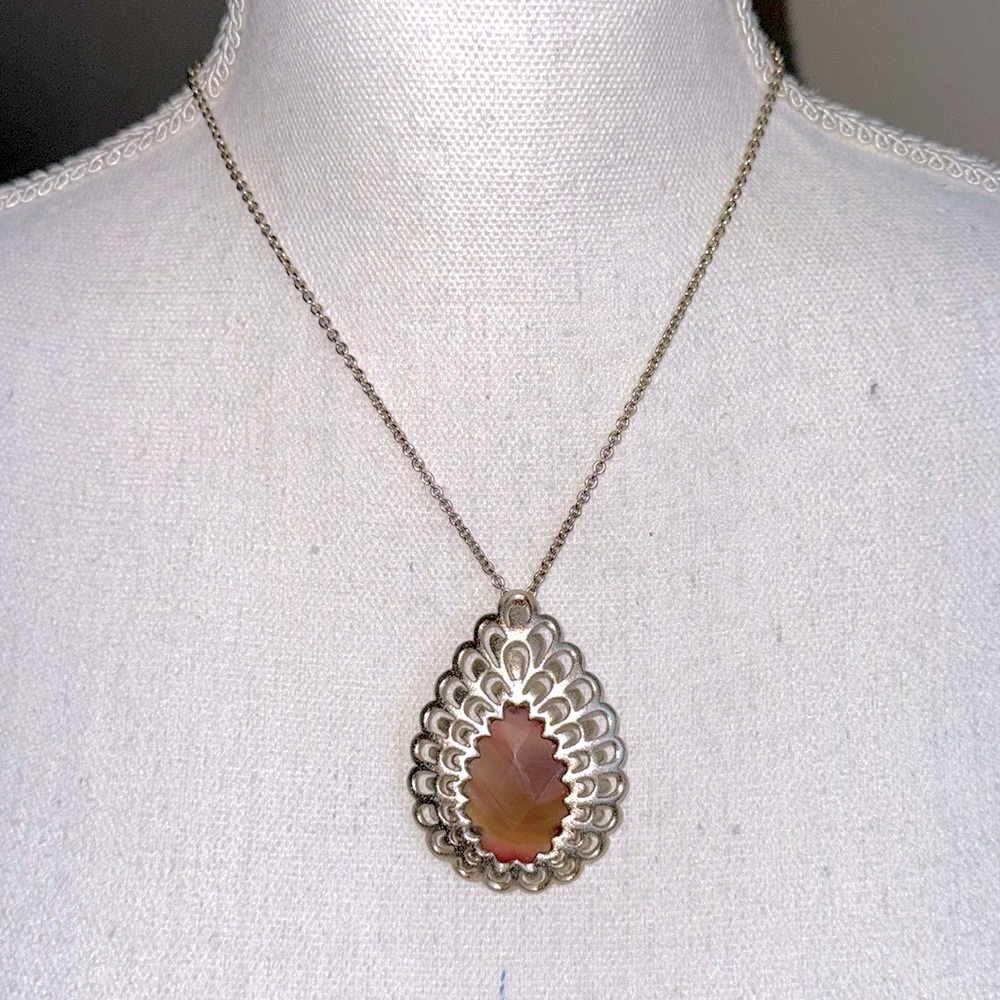 Vintage Kendra Scott Nelly Pendant Necklace Red Agate Stone